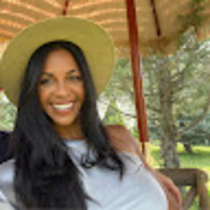 Meet your Posher, Alexis